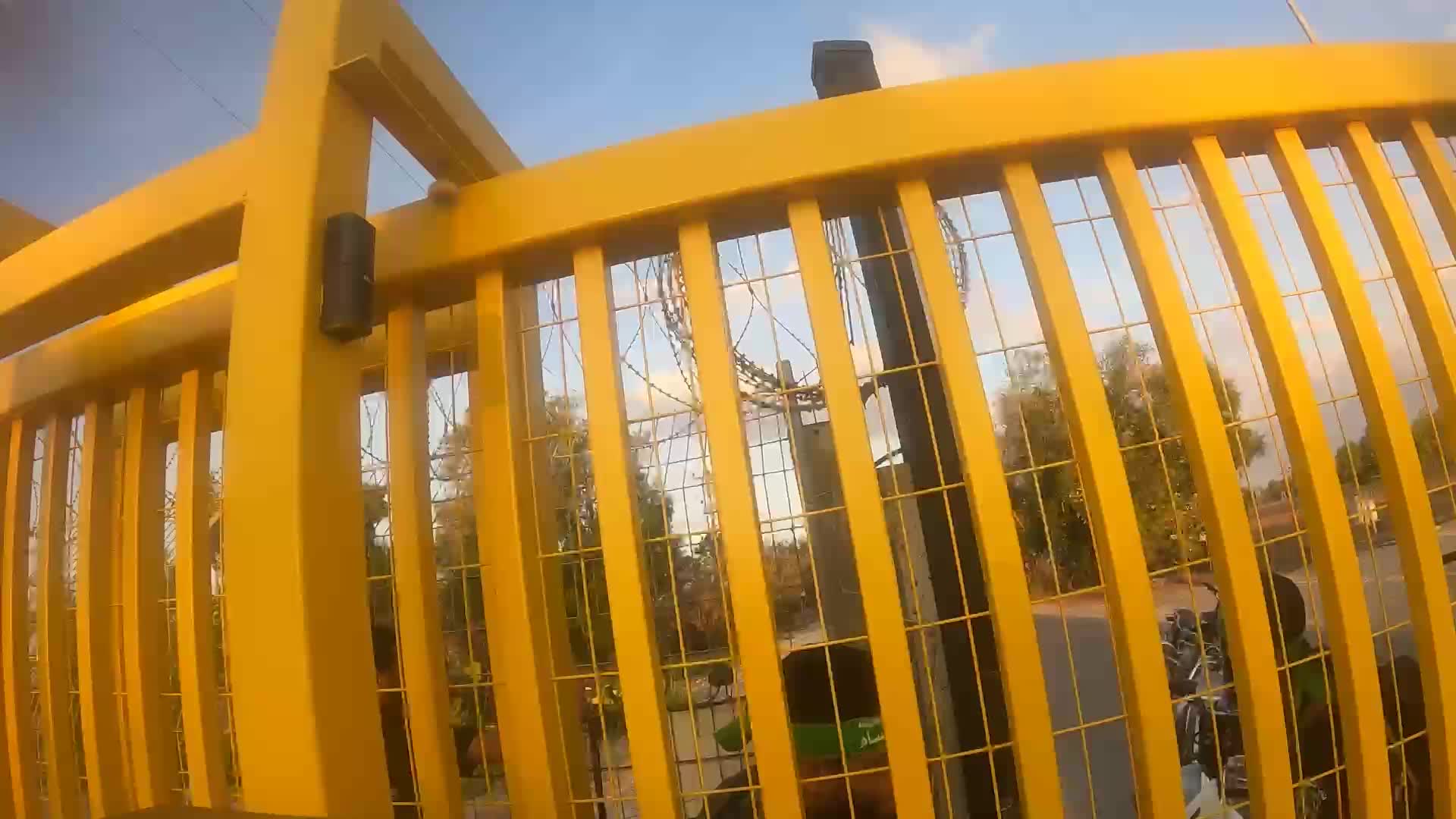 פגיעה ברכב בכניסה לקיבוץ.mp4